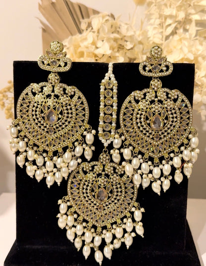 Oversized Earrings & Tikka Set in Gold