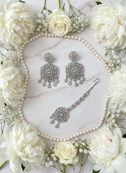 Chandelier set with white marble and floral styling