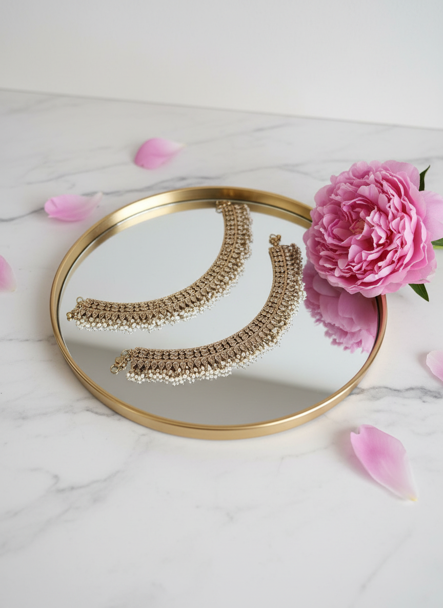 Clean Gold Tray Setup