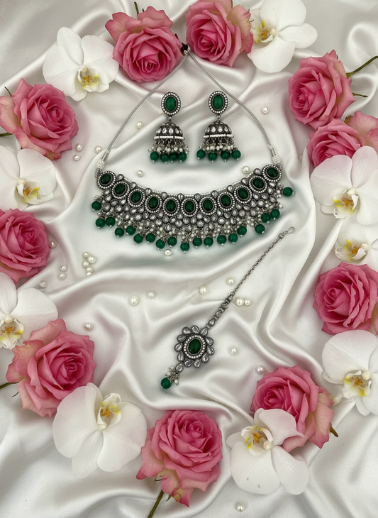 Green Stone Jewelry Set - Circular Layout