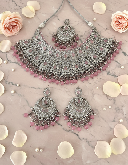 Jewellery with rose petals and pearls