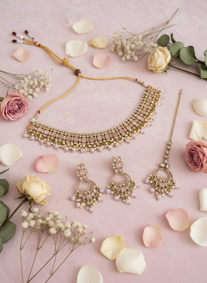 Jewelry set with dried flowers and rose petals