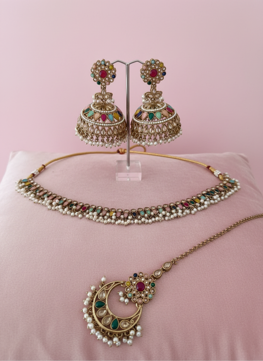 Luxury jewelry - 3 pieces on pastel pink