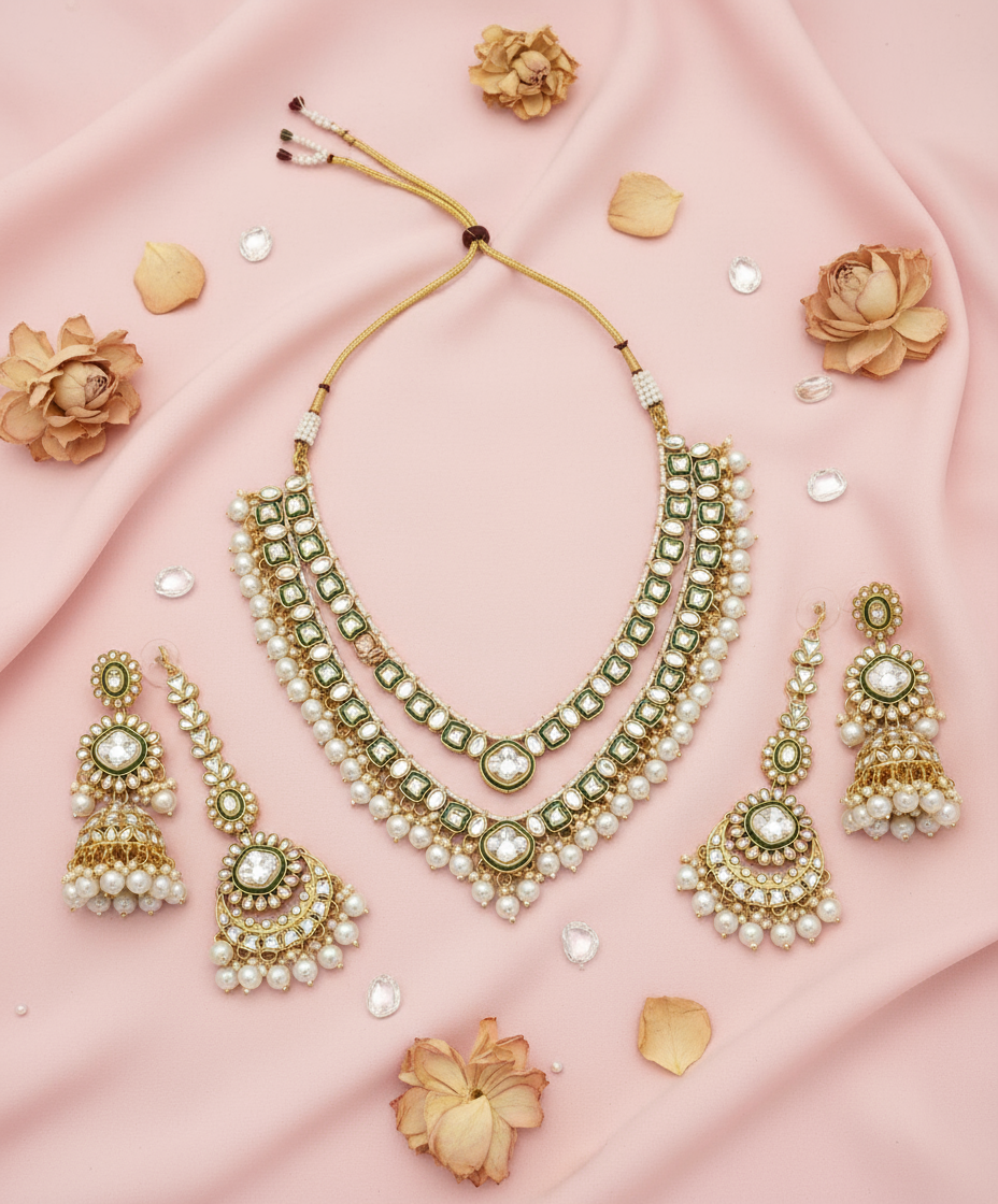 Necklace Set with Flowers and Crystals